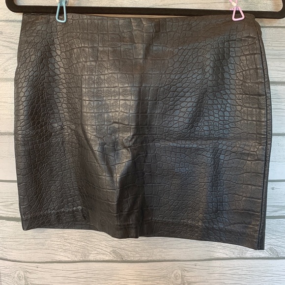 DIVIDED H&M Womens Skirt Size 4 Black Faux Leather Sexy Mini Clubwear Pencil - Picture 2 of 10